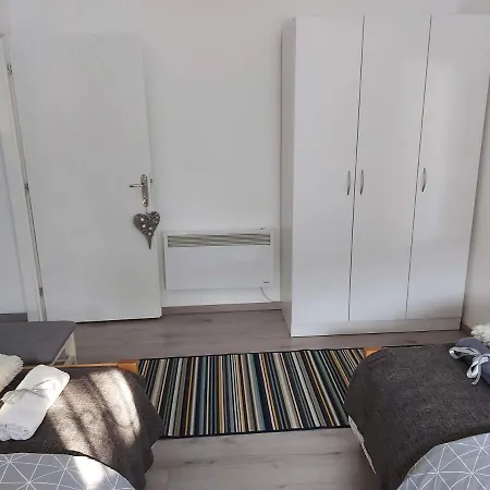 Jumi Apartment *